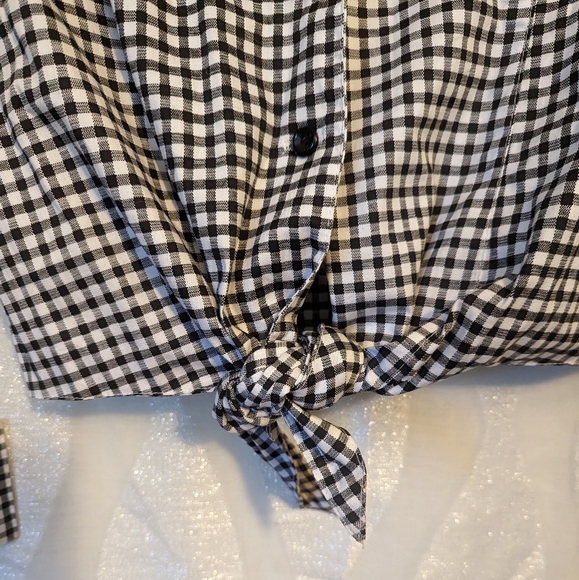 Pin-up style button up. Black & White. Size L. Pinup Couture. - Picture 6 of 7